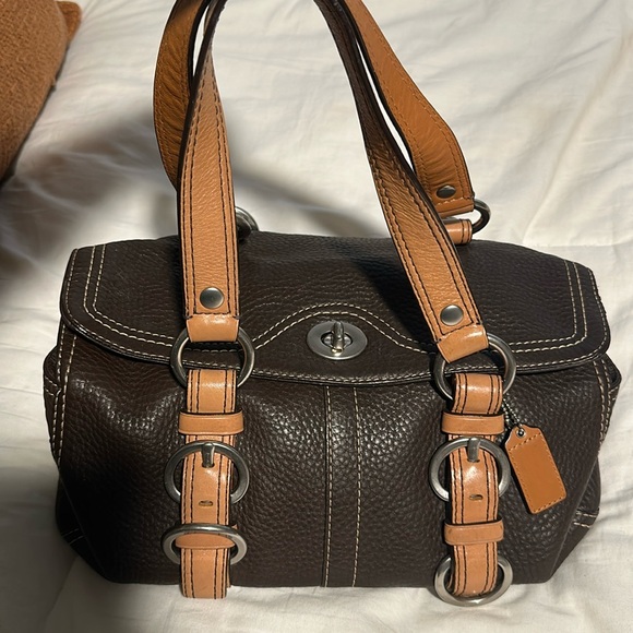 Coach Handbags - Coach Vintage Chelsea Turnlock Bag